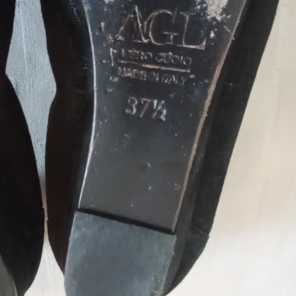Attilio Giusti Leombruni Suede Wedge Pumps